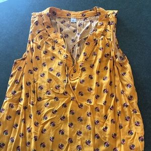 5/$25 Size large woman’s old navy top